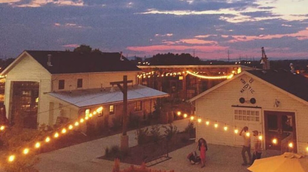 A beautiful #sunset #view at @jessupfarmbarrelhouse in @fortcollinsgov ... Great #adaptivereuse of some old #buildings ... Very cool 😊 #fortcollins #colorado