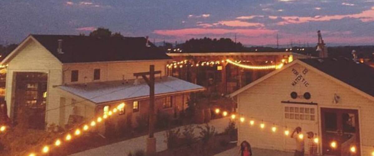 A beautiful #sunset #view at @jessupfarmbarrelhouse in @fortcollinsgov ... Great #adaptivereuse of some old #buildings ... Very cool 😊 #fortcollins #colorado