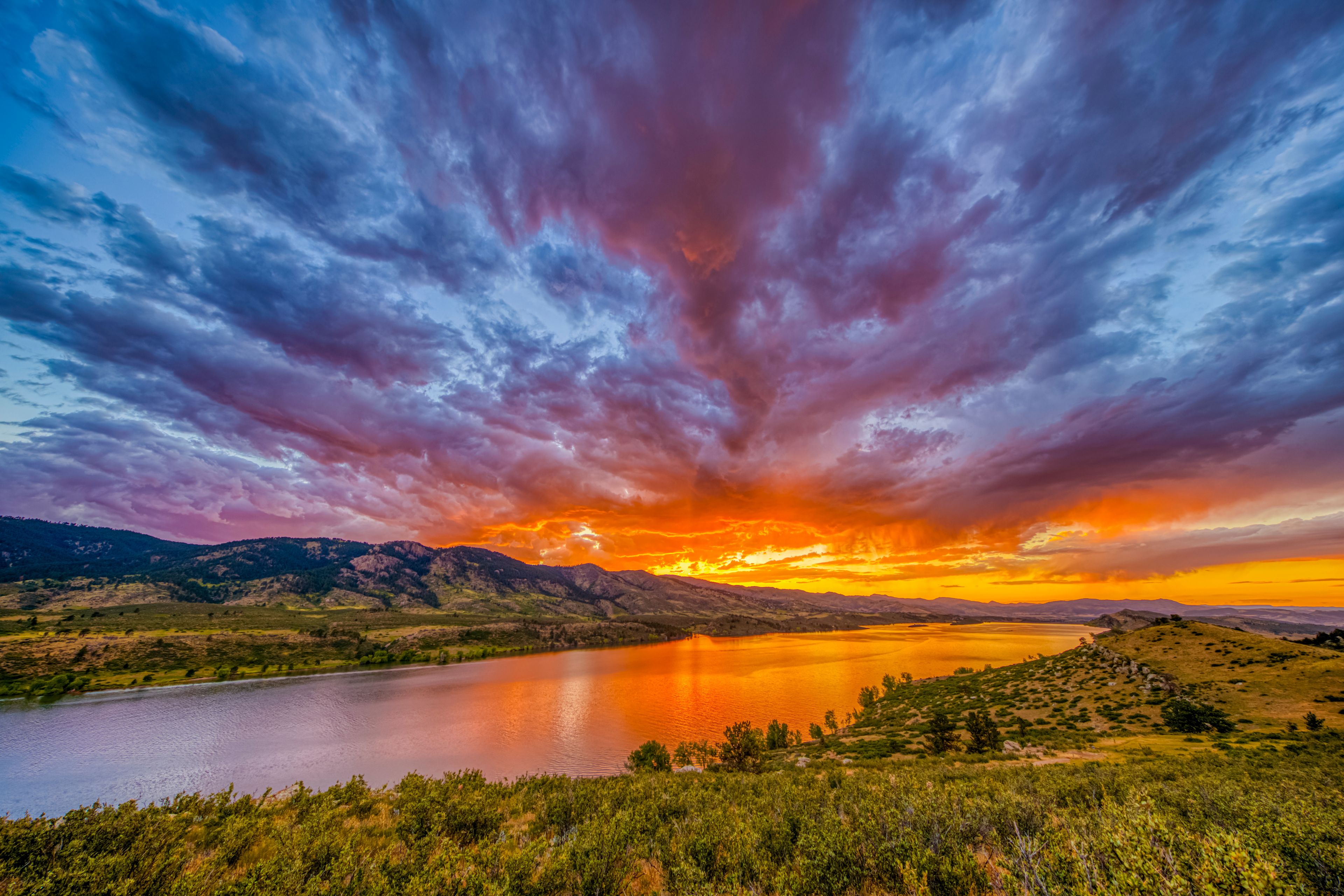 USA, Colorado, Fort Collins. Sunset over Horsetooth Reservoir.