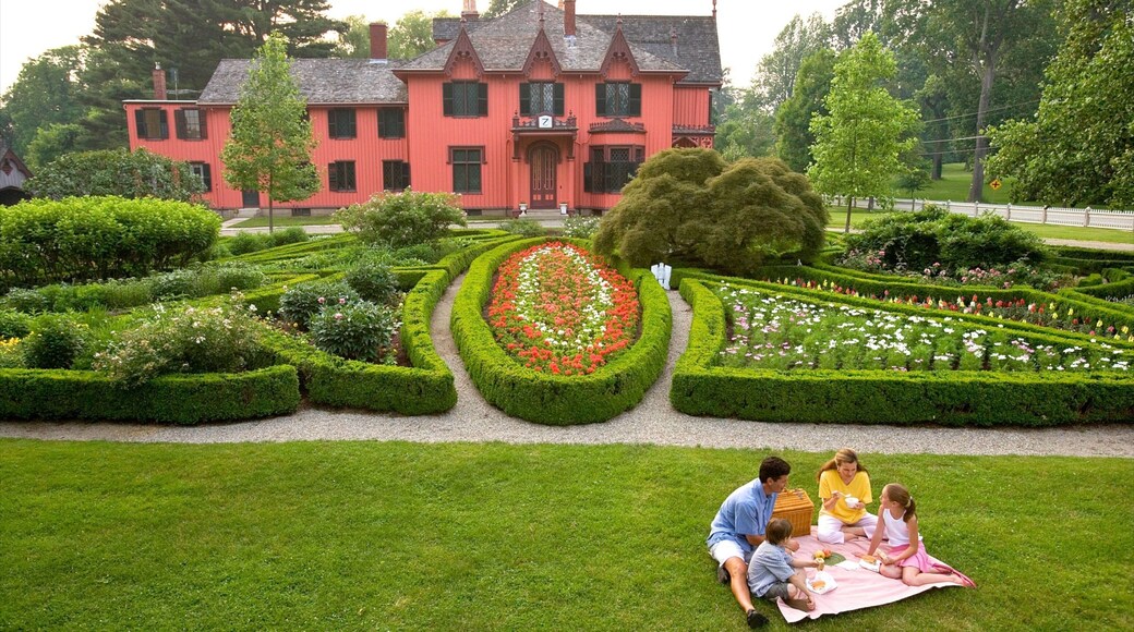 Mystic showing flowers, a garden and a house