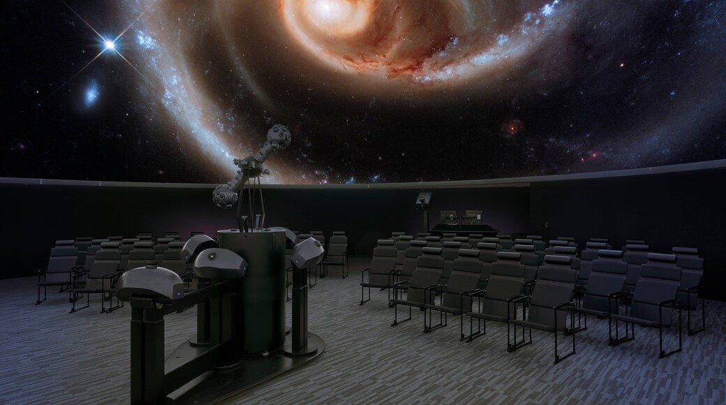 Peoria featuring interior views