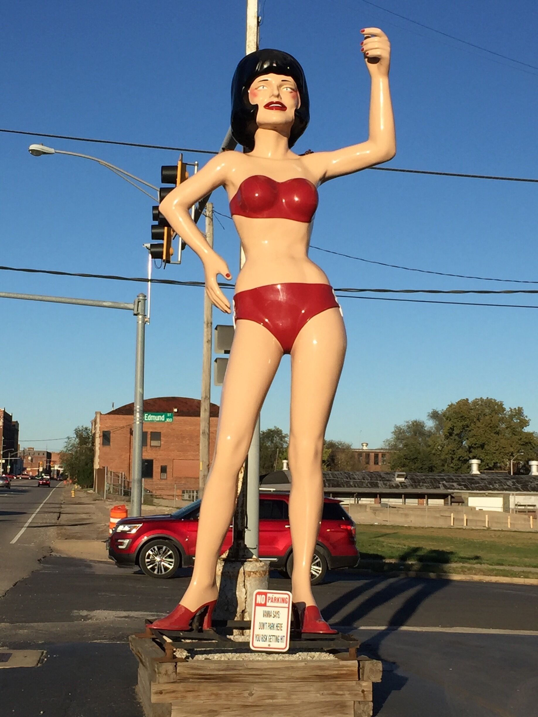 Nothing says stop at this establishment like a 17 foot statue in a bikini! Uniroyal Plaza Tire, Peoria, Illinois