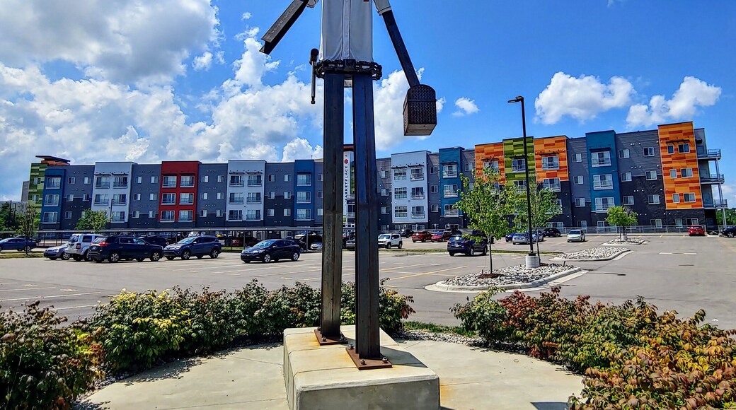 The structural steel statue “The Worker” can be found at Cedar and Shiawassee streets in Lansing.
The 22-foot-tall, 2,000-pound sculpture created by Rick Luke, is currently sporting a Lansing Lugnuts minor league baseball jersey.
@TheWorker517