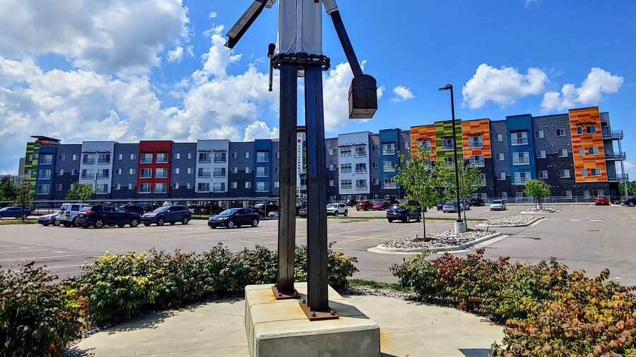 The structural steel statue “The Worker” can be found at Cedar and Shiawassee streets in Lansing.
The 22-foot-tall, 2,000-pound sculpture created by Rick Luke, is currently sporting a Lansing Lugnuts minor league baseball jersey.
@TheWorker517