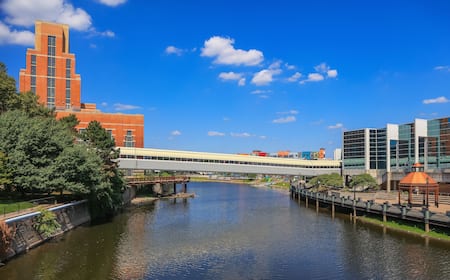 Vuelos baratos de Dallas (DFW) a Lansing (LAN)