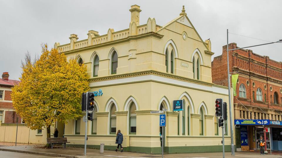 Lithgow showing heritage architecture