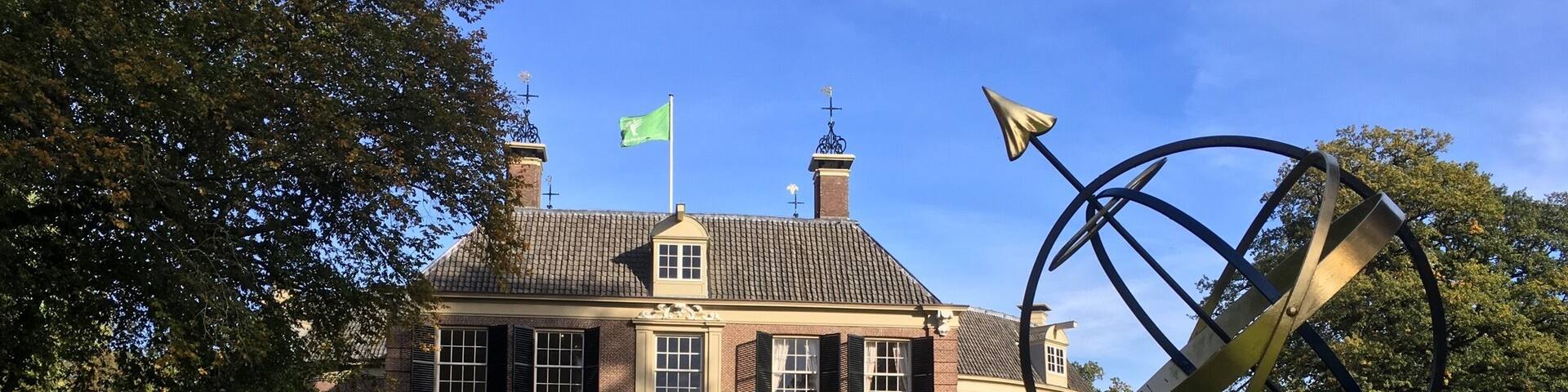 No towers and just a small moat. But a great park and mansion, a sundial and a top (lunch) restaurant as well.
https://kasteelgroeneveld.nl/