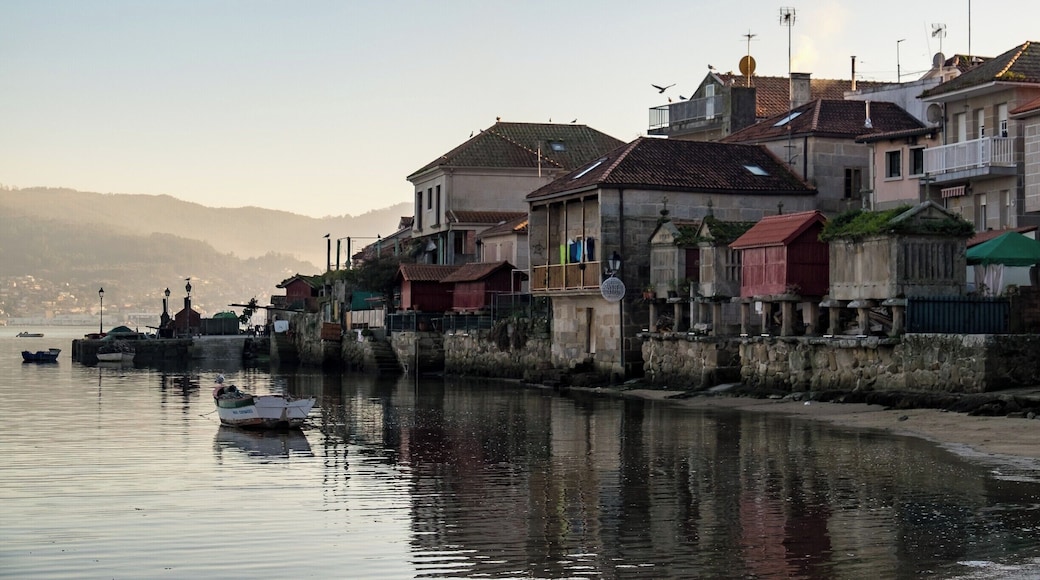 Visiting the beautiful village of #combarro in #galicia #spain
#españa #visitspain #ig_spain #monumentalspain #pontevedra #igersgalicia #galicia_enamora #galiciadescuberta #LOVES_GALICIA #streetphotography #travelingram #instatraveling #traveltheworld #travelphotography #travel #instatravel #travelgram #topeuropephoto #WorldCaptures #BeautifulDestinations #WorldPlaces #BBCTravel #LoveTheWorld #instagood #instagrammers #igers #red