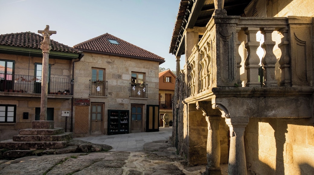Visiting the beautiful village of #combarro in #galicia #spain
#españa #visitspain #ig_spain #monumentalspain #pontevedra #igersgalicia #galicia_enamora #galiciadescuberta #LOVES_GALICIA #streetphotography #travelingram #instatraveling #traveltheworld #travelphotography #travel #instatravel #travelgram #topeuropephoto #WorldCaptures #BeautifulDestinations #WorldPlaces #BBCTravel #LoveTheWorld #instagood #instagrammers #igers