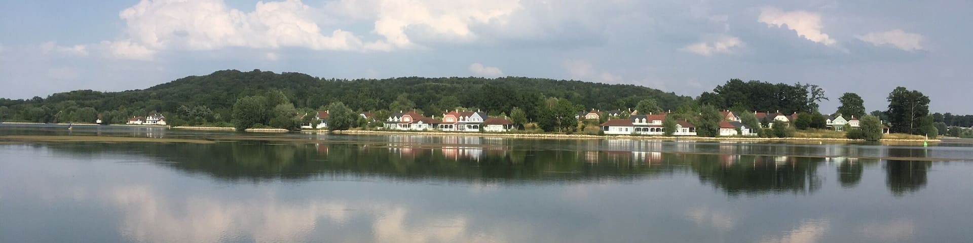 Beautiful place
Great for a drink at hotel du golfe d ailette
Not far from laon not far from soissons