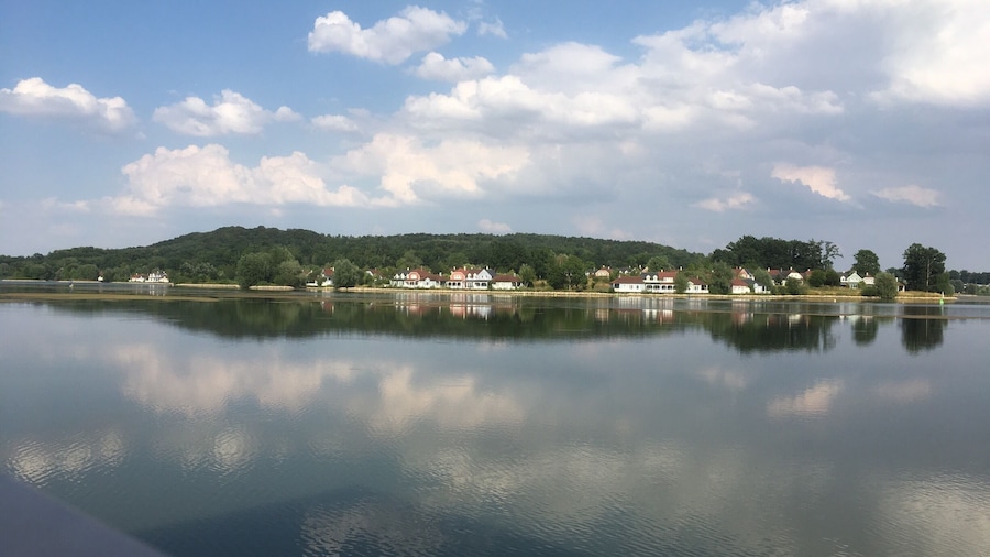 Beautiful place
Great for a drink at hotel du golfe d ailette
Not far from laon not far from soissons