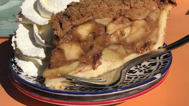 Dutch apple pie with fresh whipped cream at Theehuis Rhijnauwen restaurant. #theehuisrhijnauwen #dutch #dutchpancake #localfood #dutchfood #theehuisrhijnauwen #applepie #ultrechtnetherlands #teahouserhijnauwen #dutchfood #foodie #dutch #flashpackingbarbie #worldtrip2019 #