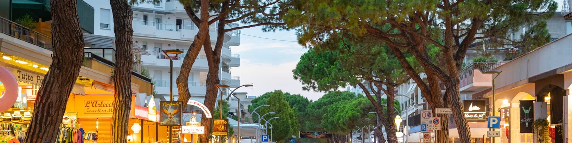 Jesolo featuring street scenes