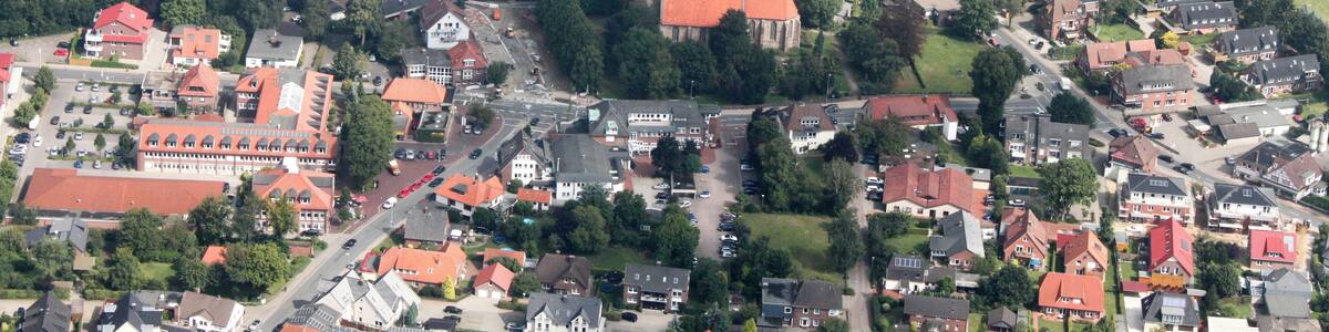 Fotoflug: von Flughafen Ganderkesee - Ganderkesee Stadt - Hasportsee - Roland Center - Grollaner See - Airport Bremen (identische Bildbeschreibung für File:2012-08-08-fotoflug-bremen zweiter flug 0001.JPG bis File:2012-08-08-fotoflug-bremen zweiter flug 0100.JPG