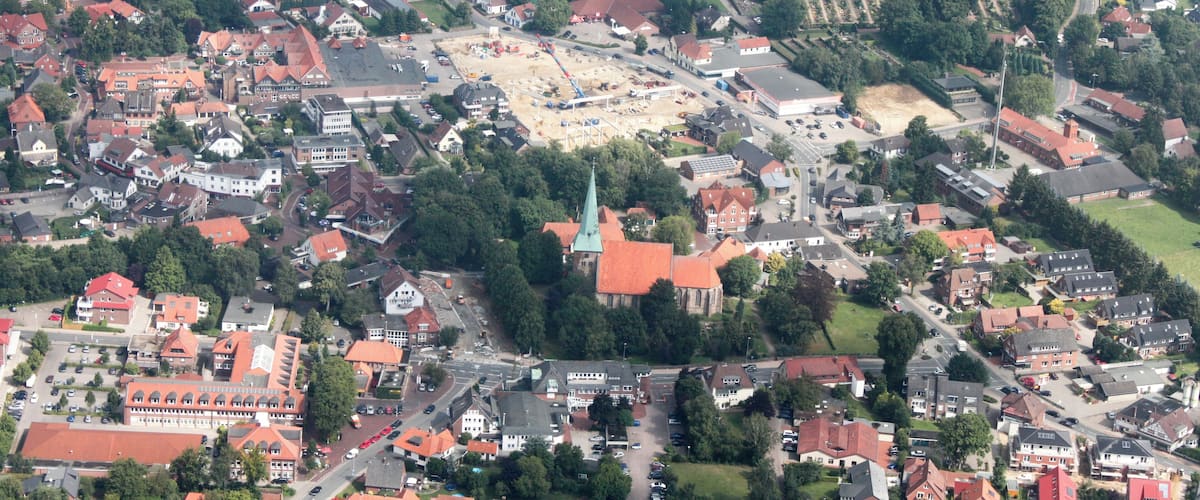Fotoflug: von Flughafen Ganderkesee - Ganderkesee Stadt - Hasportsee - Roland Center - Grollaner See - Airport Bremen (identische Bildbeschreibung für File:2012-08-08-fotoflug-bremen zweiter flug 0001.JPG bis File:2012-08-08-fotoflug-bremen zweiter flug 0100.JPG