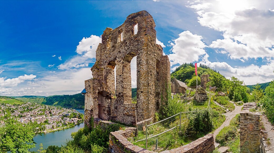 Panorama von Grevenburg und Traben-Trarbach an der Mosel, Rheinland-Pfalz