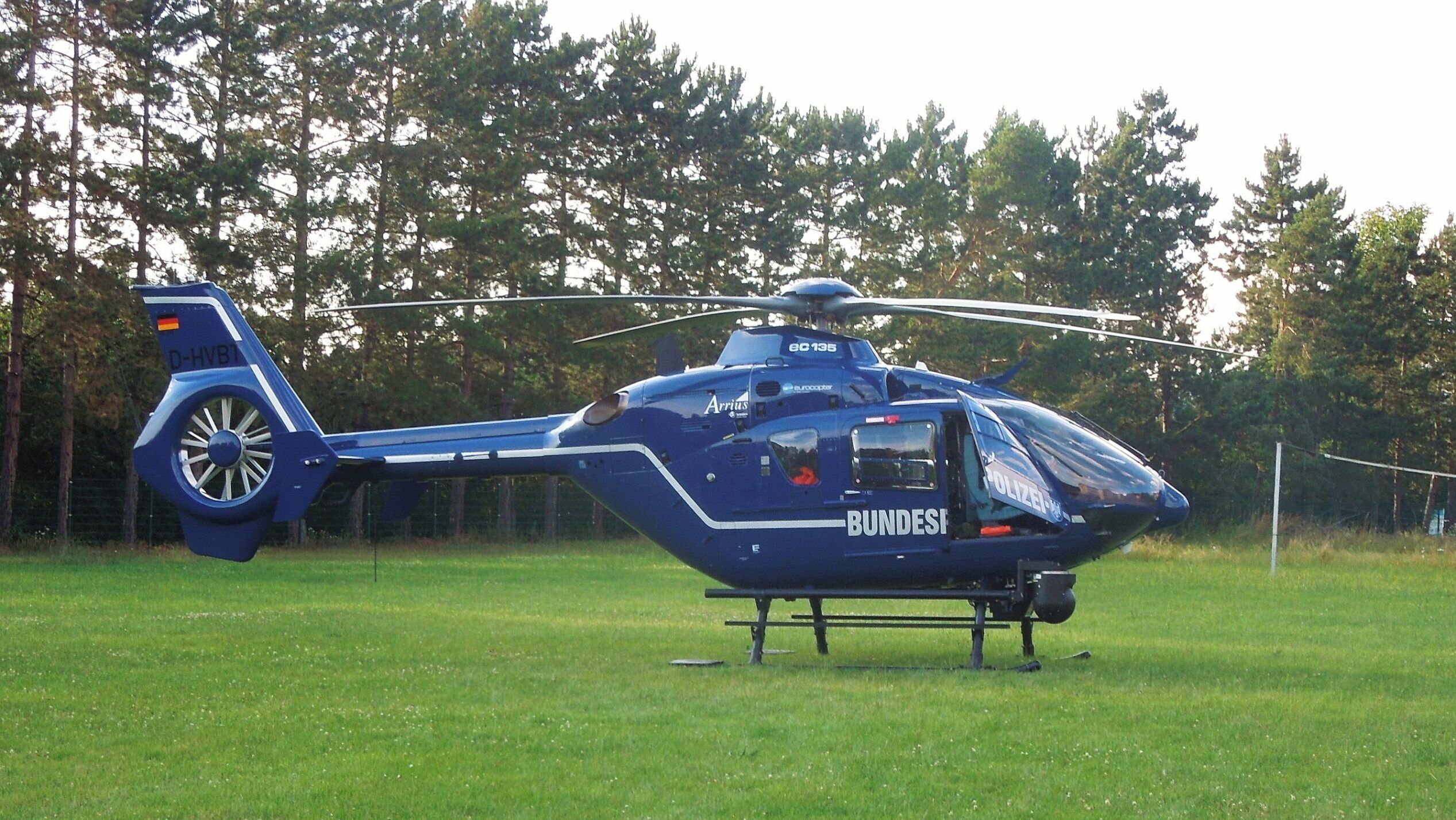 Eurocopter EC 135 der Bundespolizei am 11.07.2014 bei einer Großübung von Feuerwehr, THW, Katastrophenschutz, Bundespolizei und Thüringer Polizei am Bahnhof Sondershausen.