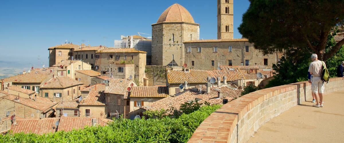 Volterra showing a city