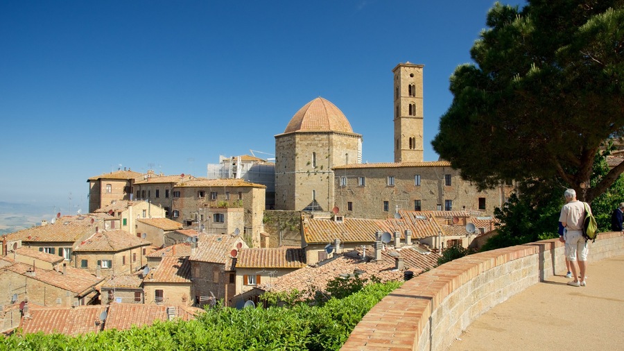 Volterra showing a city