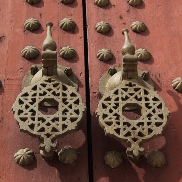 one of the main doors of the Mosque of the royal palace #marrocos #places
