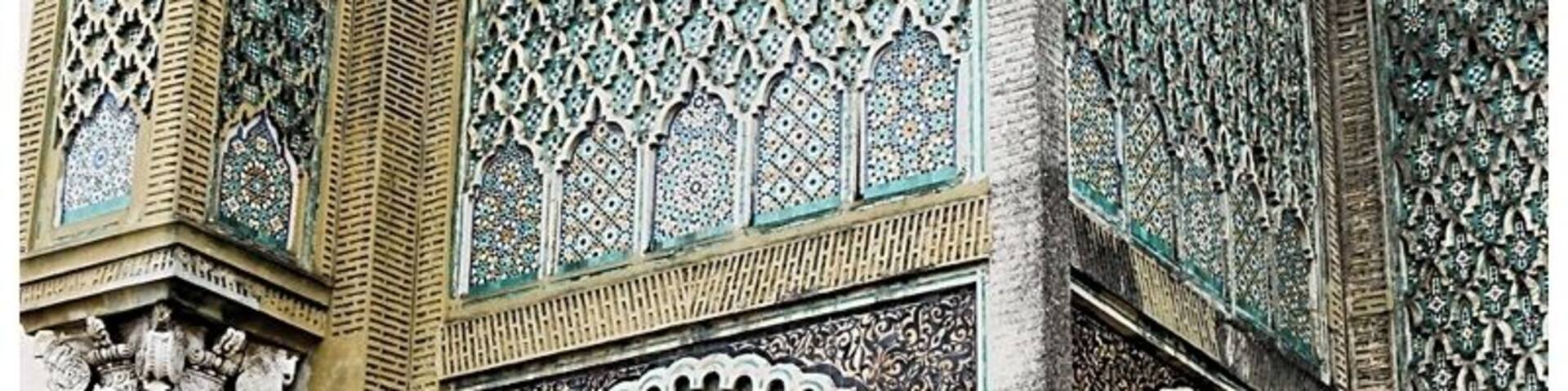 One of the oldest gates in all of Morocco, Bab Mansour in Meknes was completed in 1737.
This is one of the parts of the gate that I was in utter awe of it's detail and beauty.
Today there is an arts and craft gallery through the doors. So cool.
Definitely you need to check it out. WORTH. IT. :)