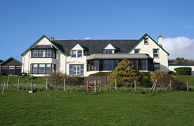 Former Arduaine House Although it was built as Arduaine House, this is now the main building of the Loch Melfort Hotel. The extension on the right is the dining room, and the other ground floor windows are the lounges. All have a magnificent sea view.
