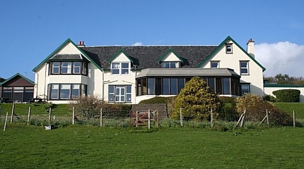 Former Arduaine House Although it was built as Arduaine House, this is now the main building of the Loch Melfort Hotel. The extension on the right is the dining room, and the other ground floor windows are the lounges. All have a magnificent sea view.