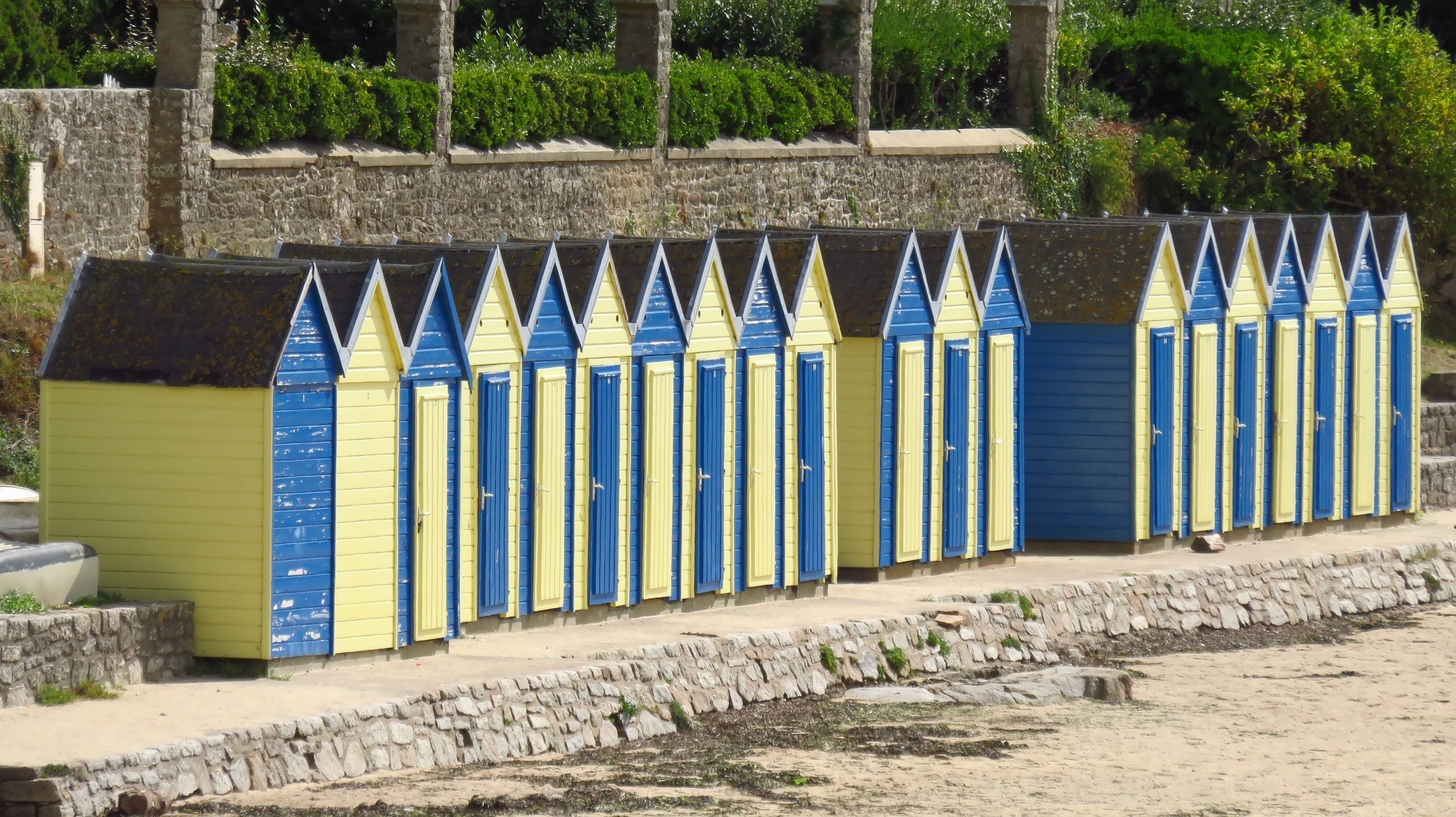 Cabines de plage sur l'île aux Moines dans le golfe du Morbihan, en Bretagne (France)