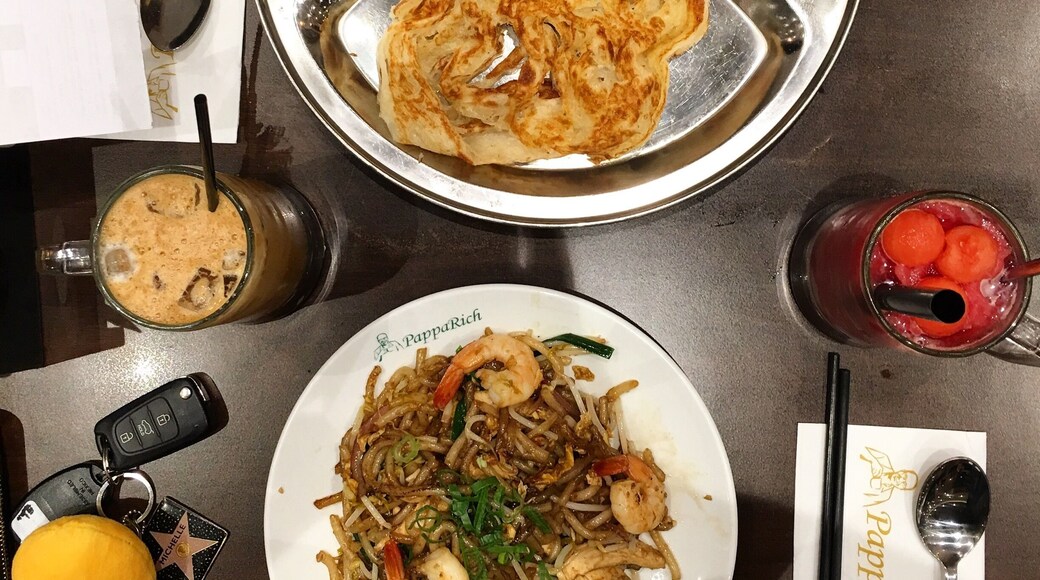 Malaysian food at papa rich.
Always busy. Their noodles are the best