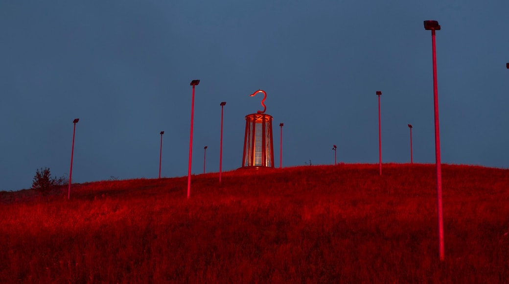 geleucht mining statue moers germany at night