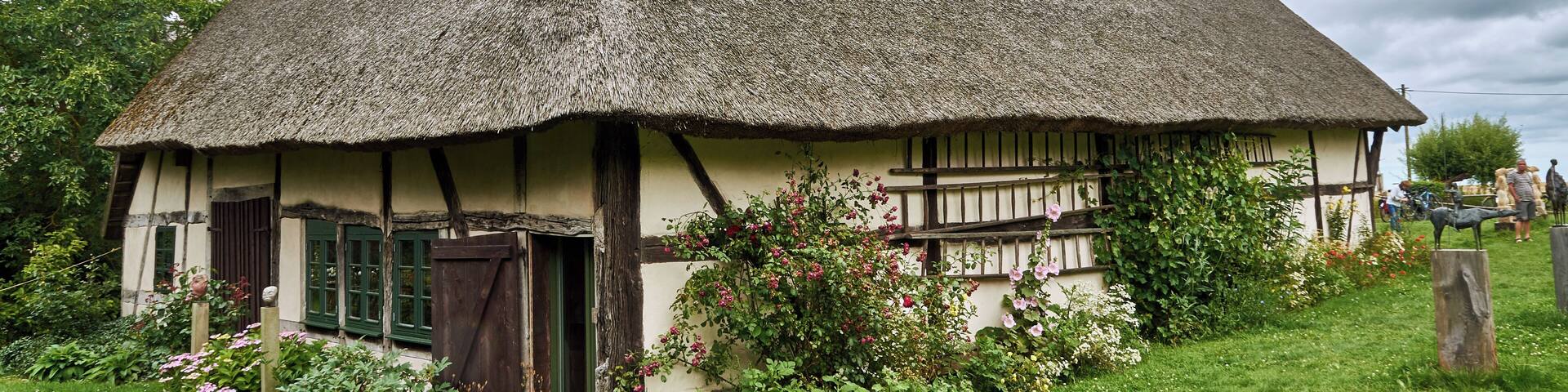This is a photograph of an architectural monument. It is on the list of cultural monuments of Wustrow, no. 11270