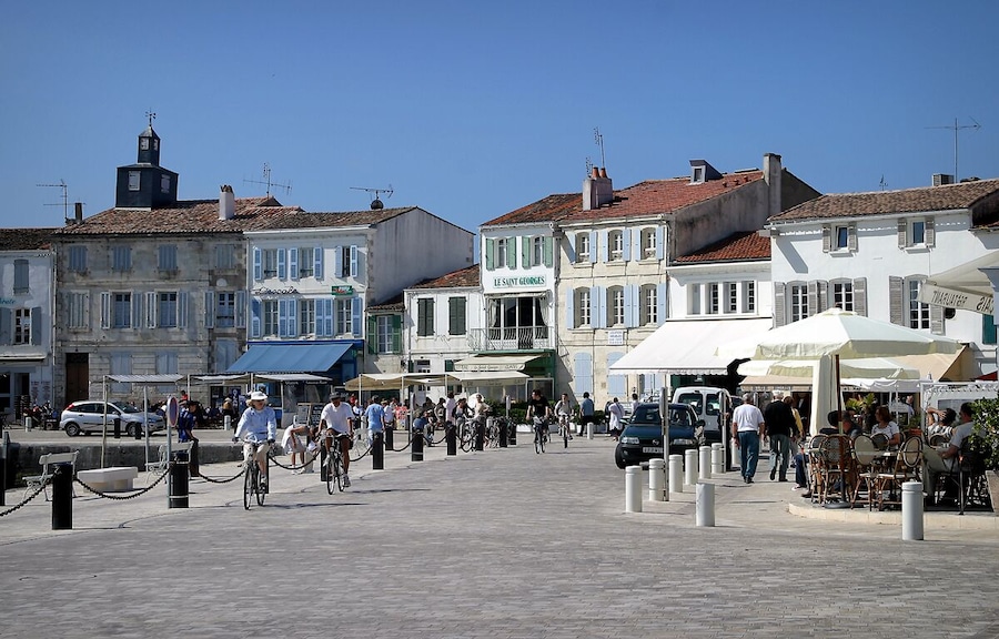 A stroll round the picturesque French seaside resort of La Flotte, located on the Île de Ré, which is connected to the mainland by toll bridge.