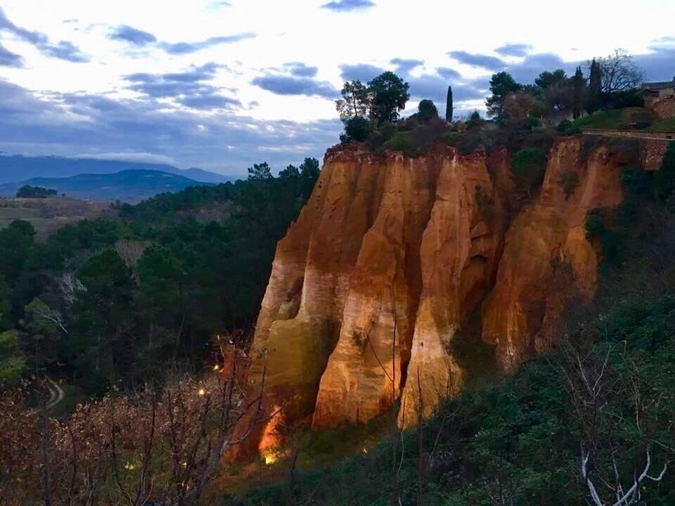 A cliff with reddish-brown rock formations.