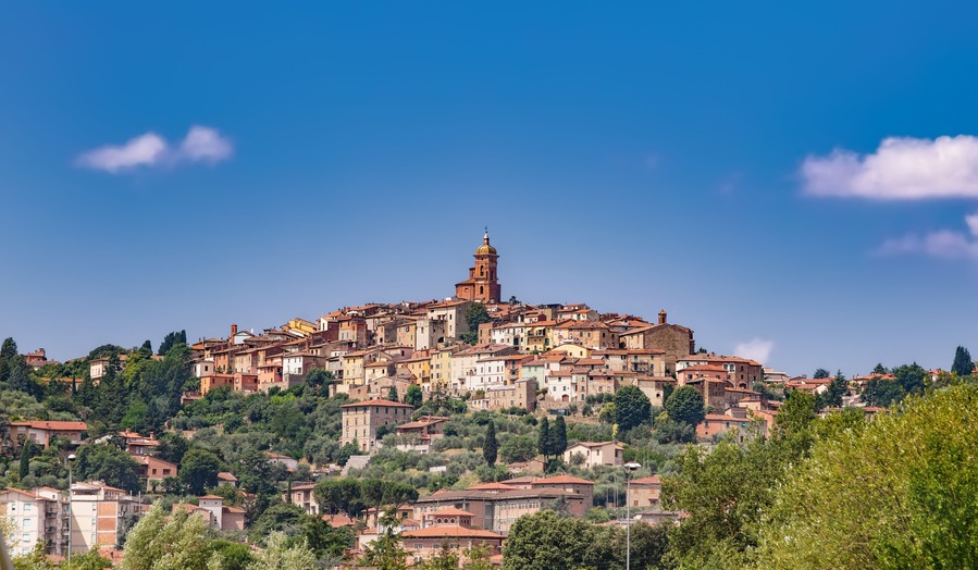 Sinalunga is a town and comune in the province of Siena, in the Tuscany region of central Italy.