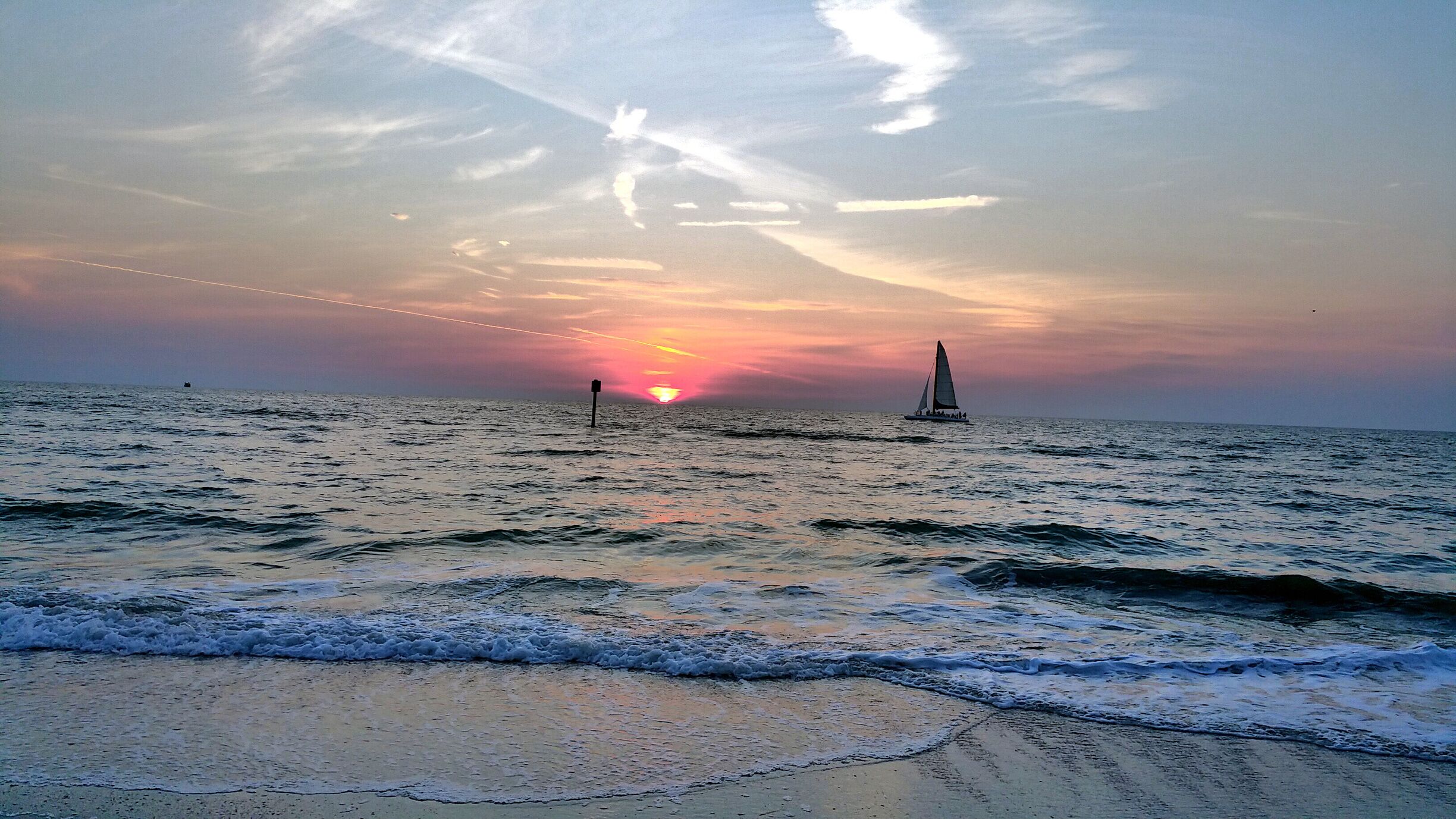 Clearwater Beach, FL

Voted one of the top beaches in Florida, as well as the US.  For baseball fans, Clearwater is the practice location for the Phillies.

#aquatrove