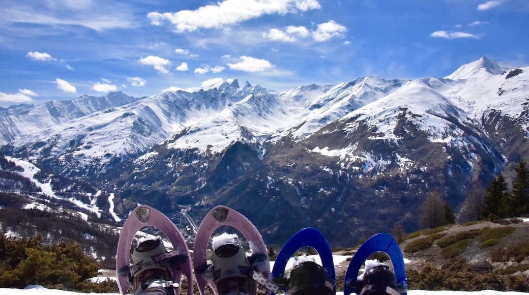 Snowshoe hike in Valloire.