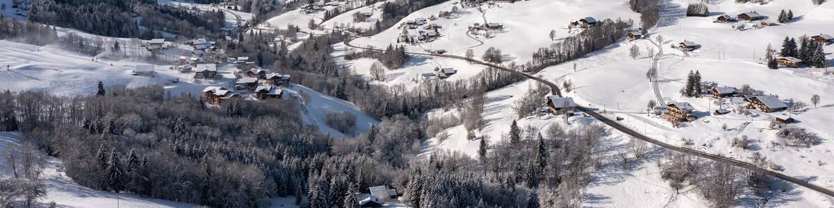 Val d'Arly et le Mont Charvin en hiver