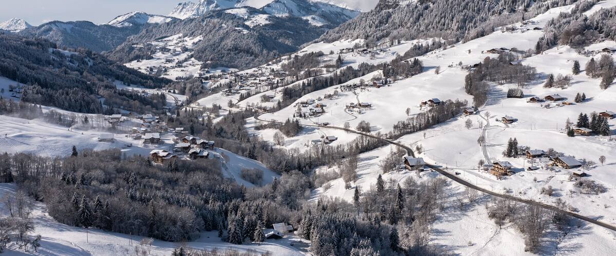Val d'Arly et le Mont Charvin en hiver