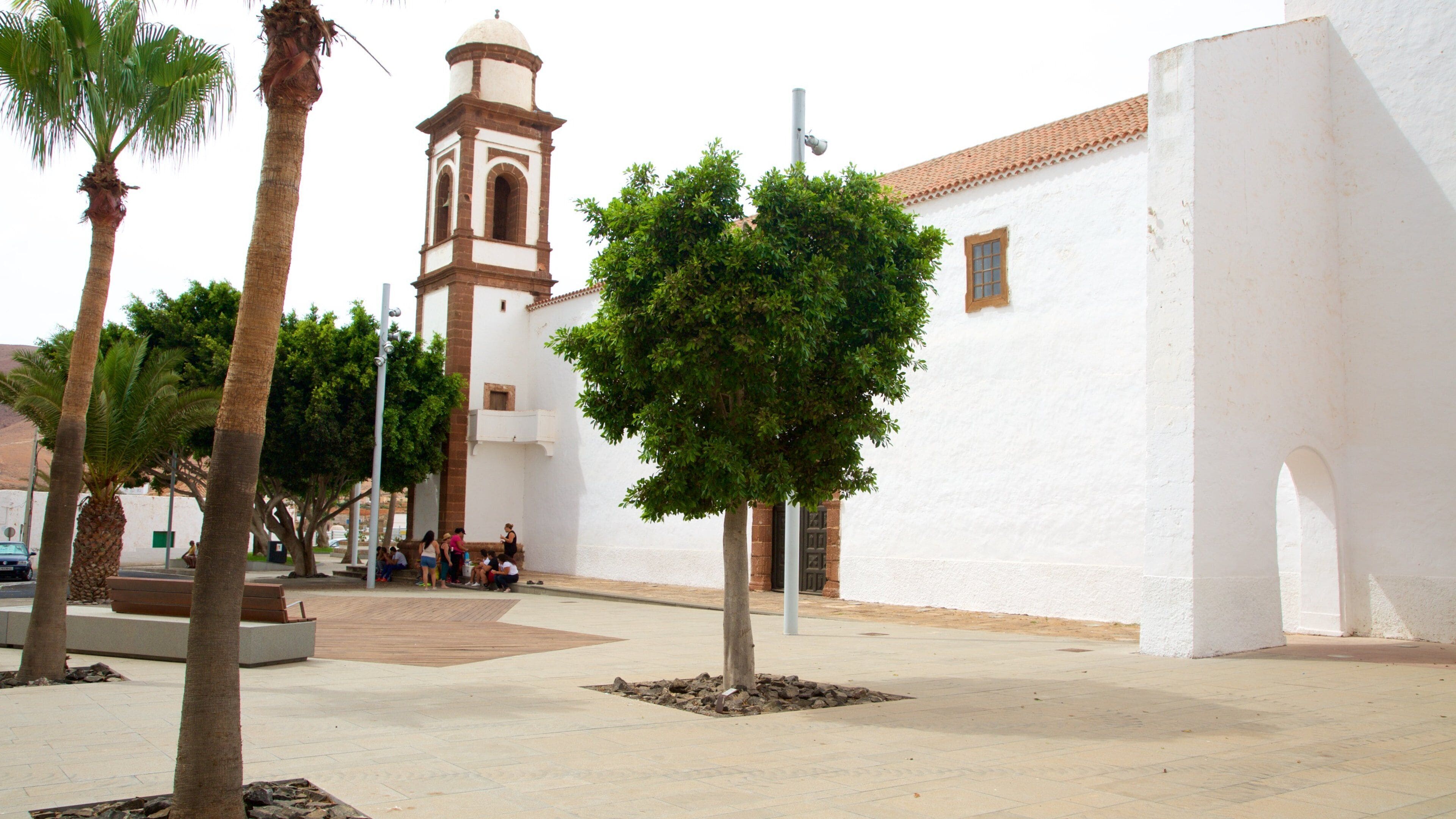 Antigua which includes a square or plaza