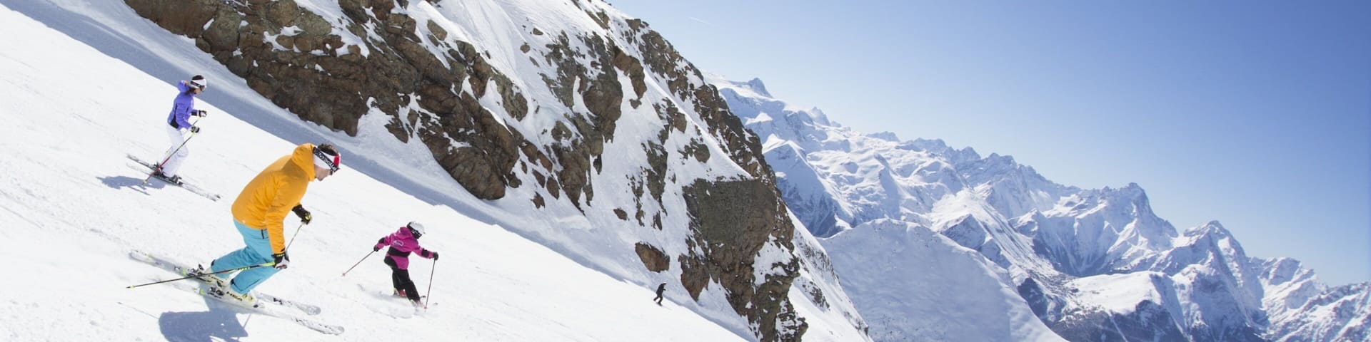 L\'Alpe-d\'Huez montrant montagnes, ski et neige