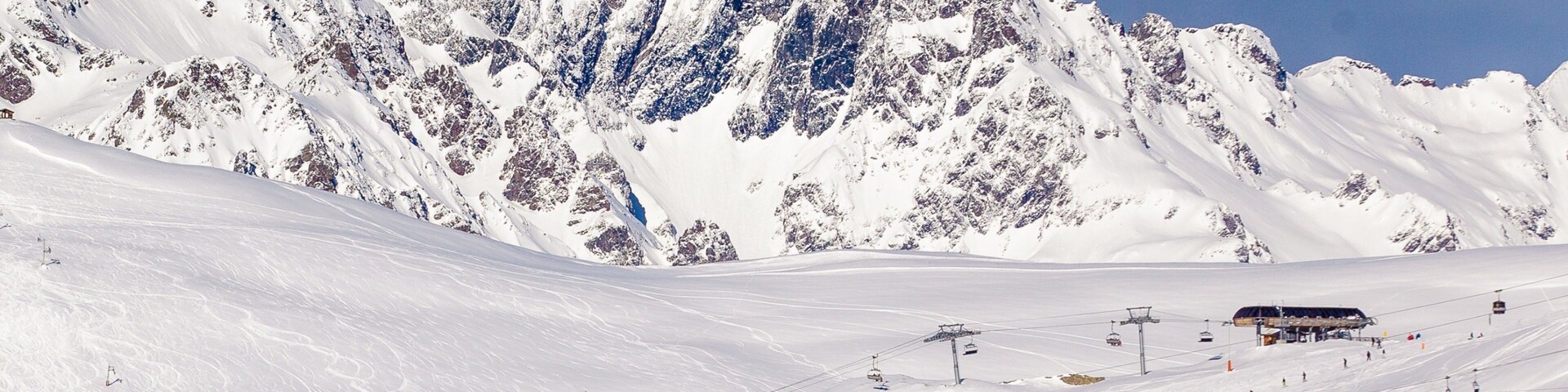 Huez featuring a small town or village, snow and mountains