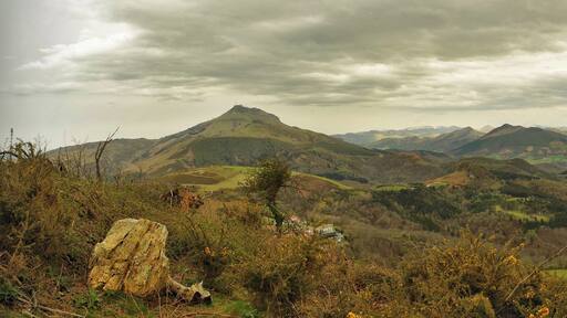 Le Rhune depuis au dessus d'Ibarbin