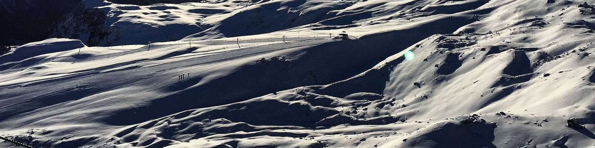 Il passo San Pellegrino (pas de Sén Pelegrin in ladino e Sankt-Pelegrin-Pass in tedesco) Ú un valico alpino delle Dolomiti posto a quota 1.918 m s.l.m.