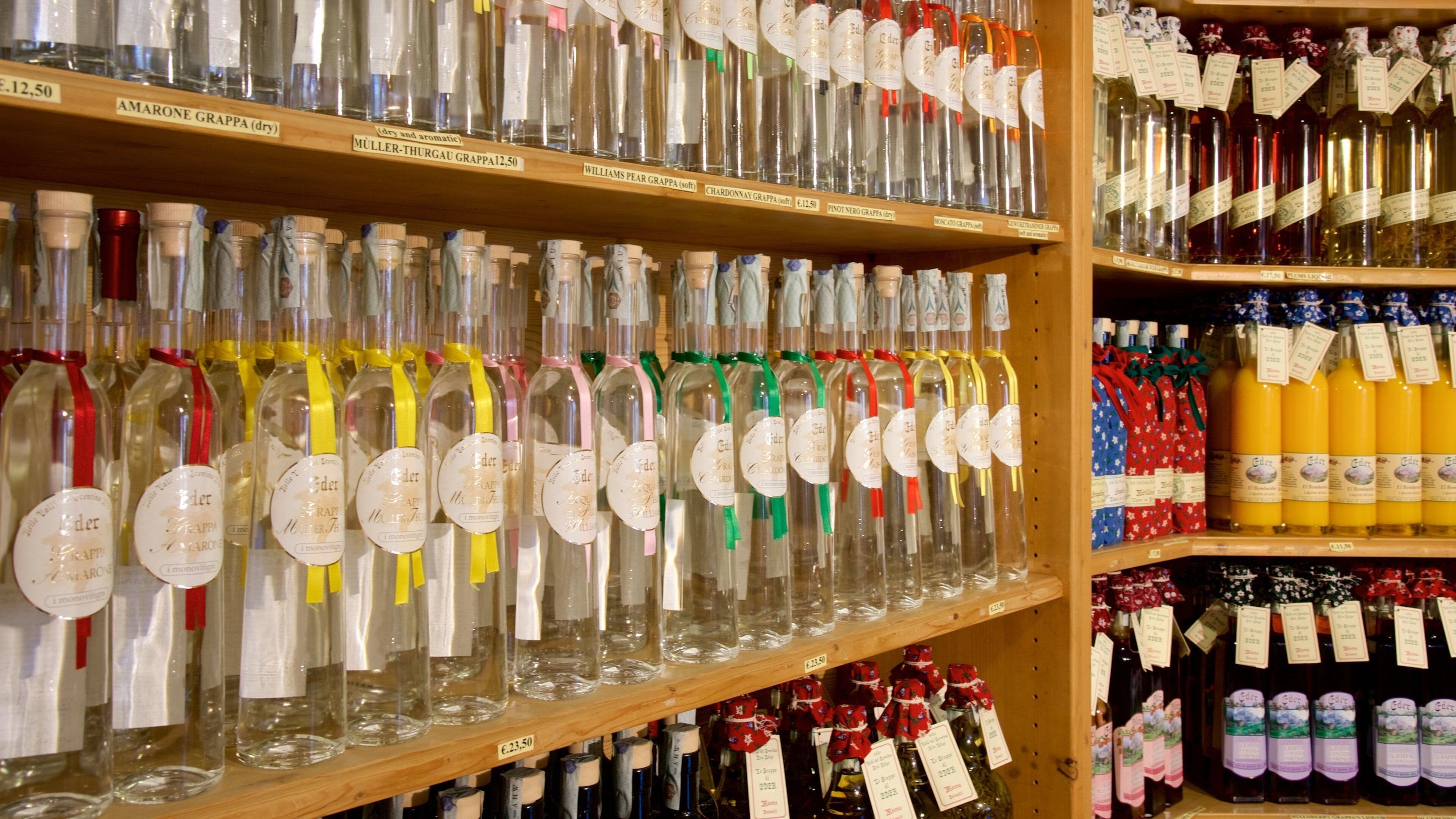 Moena which includes drinks or beverages