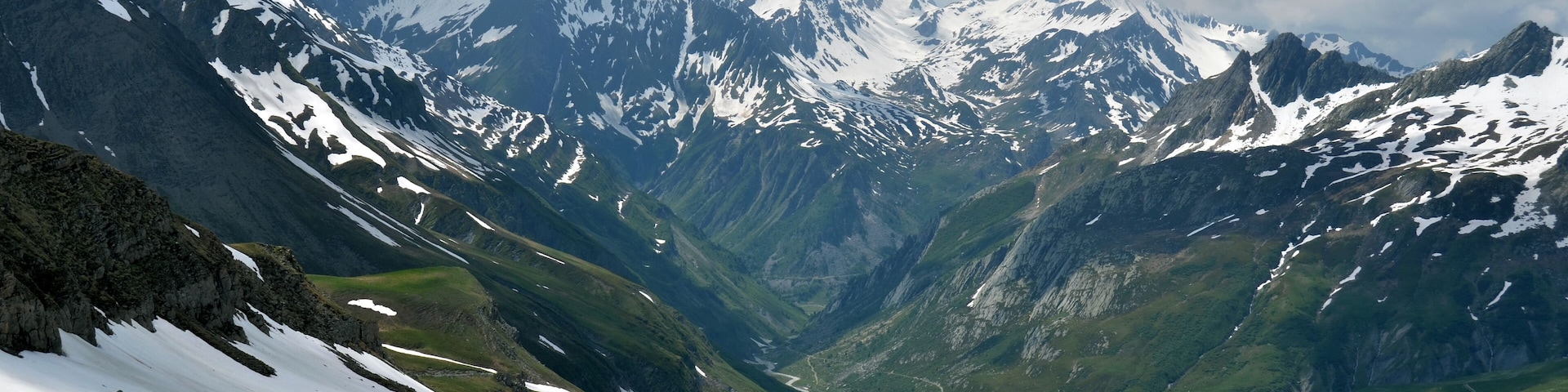 climbing up to Col de Seigne at the Italien border looking to the West with still enormous snow quantities end June 2013