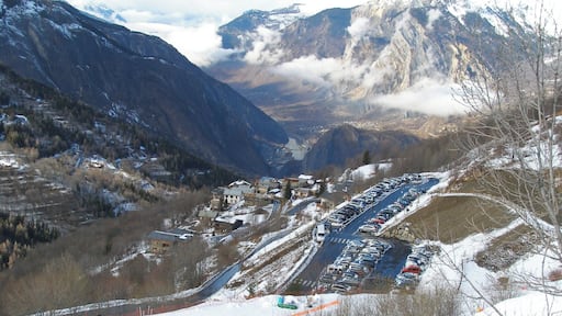 January 2006
Looking down the mountainside from Valmeinier.