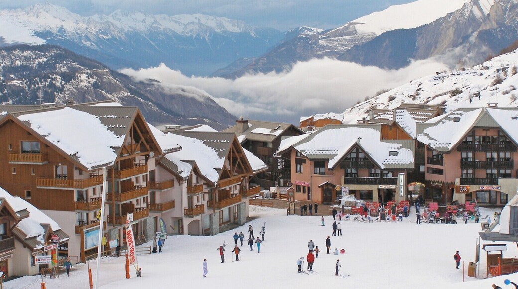 January 2006
The town of Valmeinier in France, a great place to learn to ski with plenty of green and blue slopes at hand.