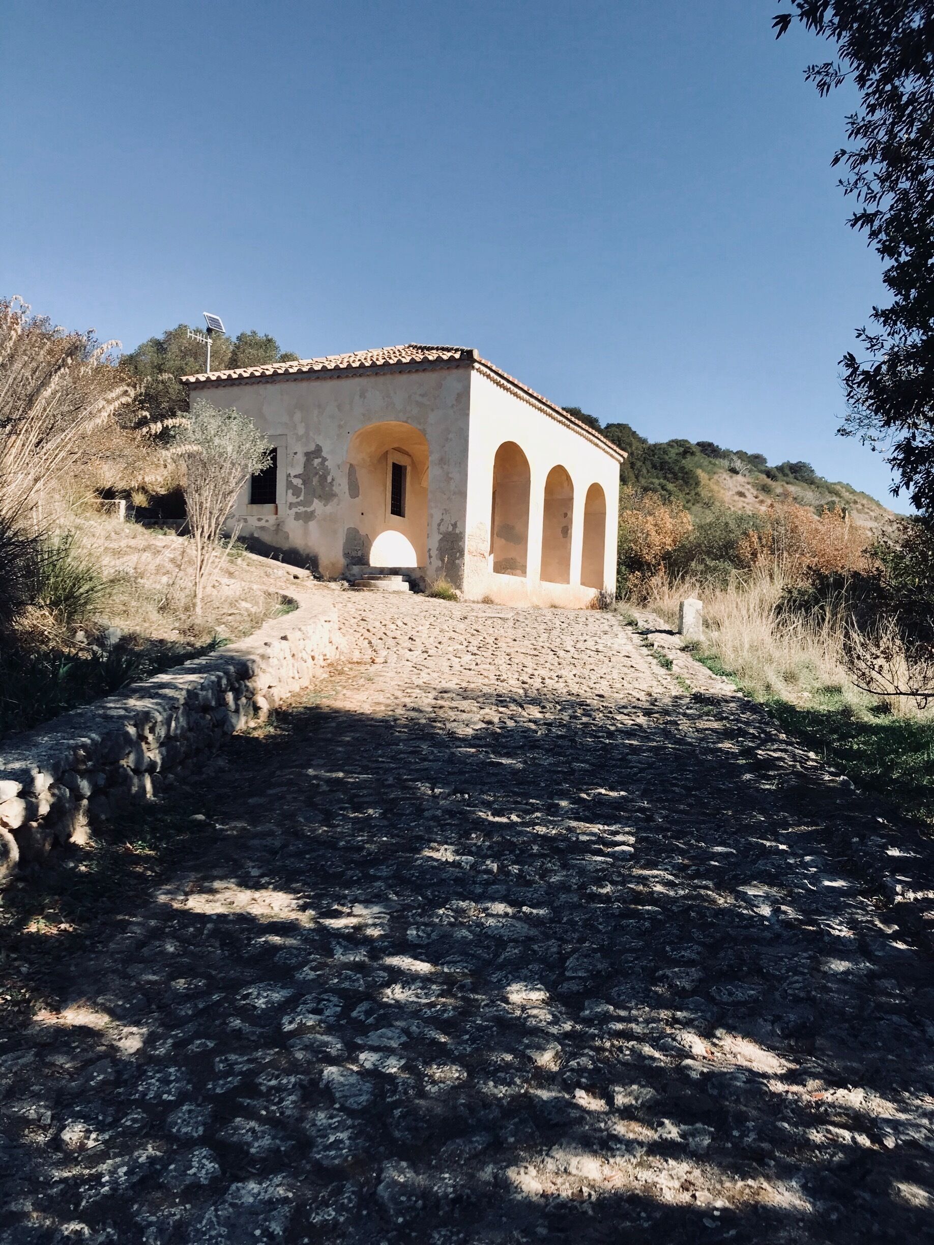 A nice walk and beautiful points of interest. 