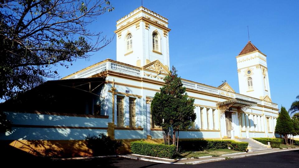Antiga estação ferroviária da cidade, um de seus pontos turísticos.
Old town railway station, one of its tourist spots.#InStone