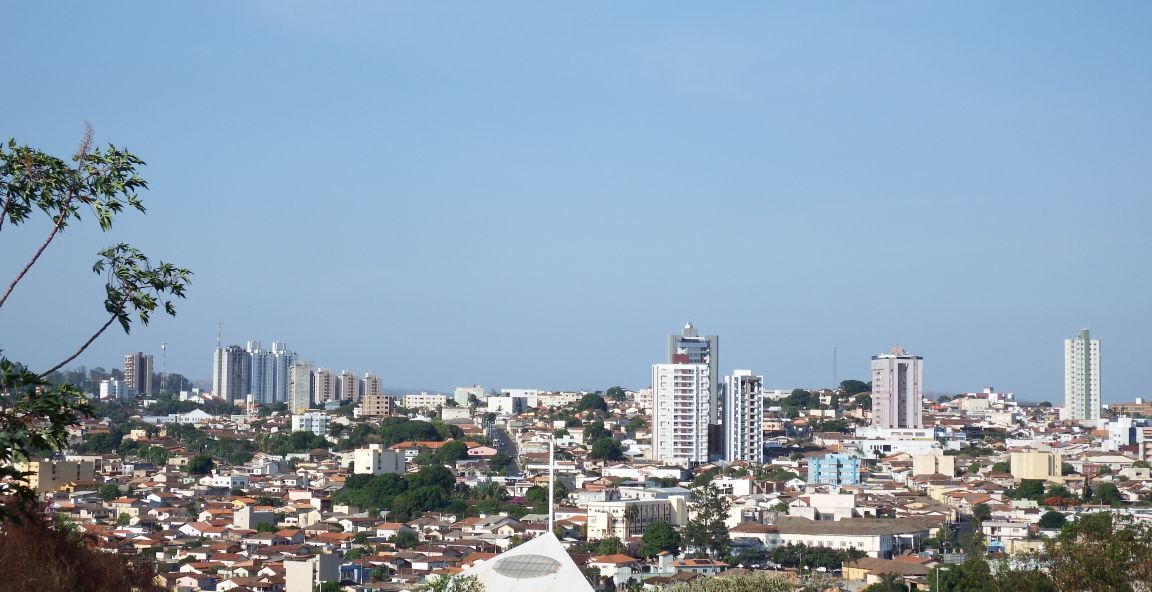 Cidade de 105000 habitantes, estancia hidromineral,  localizada no estado de Minas Gerais. 